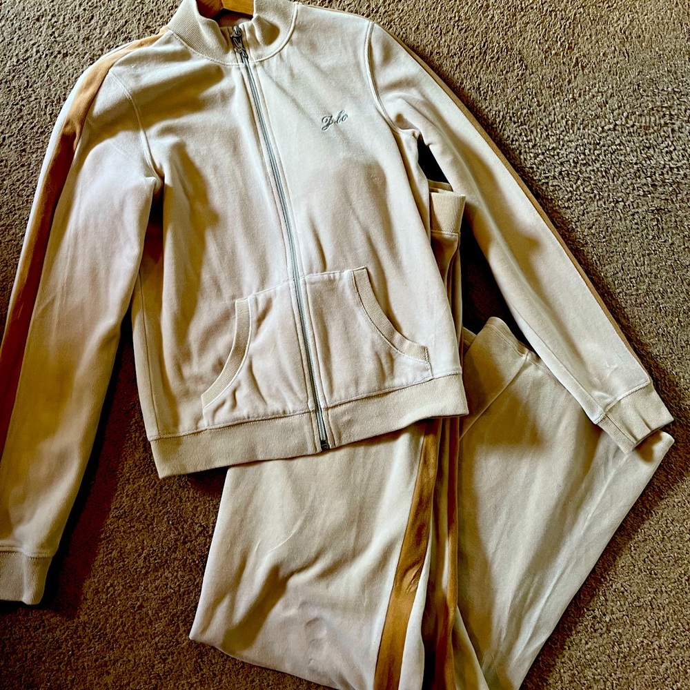 2 piece new without tags,JLO VALORE TRACKSUIT. smoke free, animal, free house,